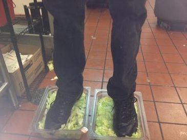 Zwolniony w 15 minut przez niewidzialne dane. Czego uczy nas afera "Burger King Foot Lettuce"?